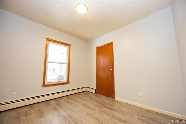 Building Photo - 1953 Falls St