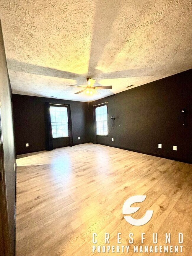 Building Photo - 4 Bed, 2.5 Bath - MINUTES FROM FORT LIBERT...