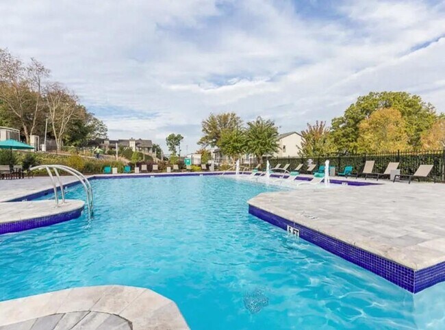 Building Photo - 3500 Windcliff Dr SE