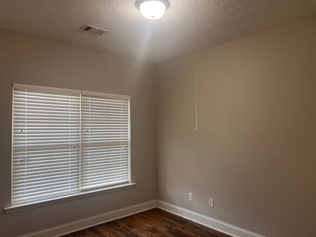 Building Photo - 8033 High Vista Ln