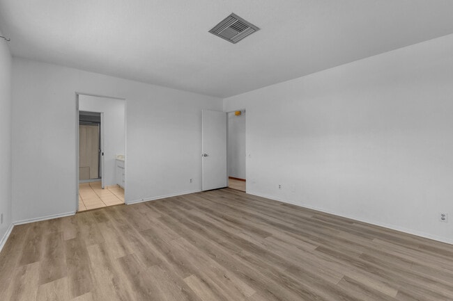 Building Photo - 53780 Avenida Diaz