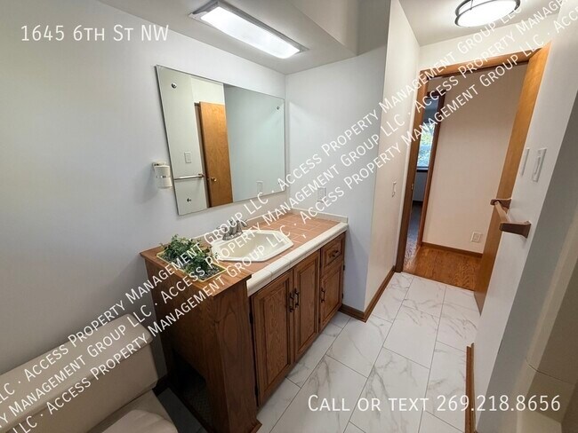 Building Photo - 1645 6th St NW