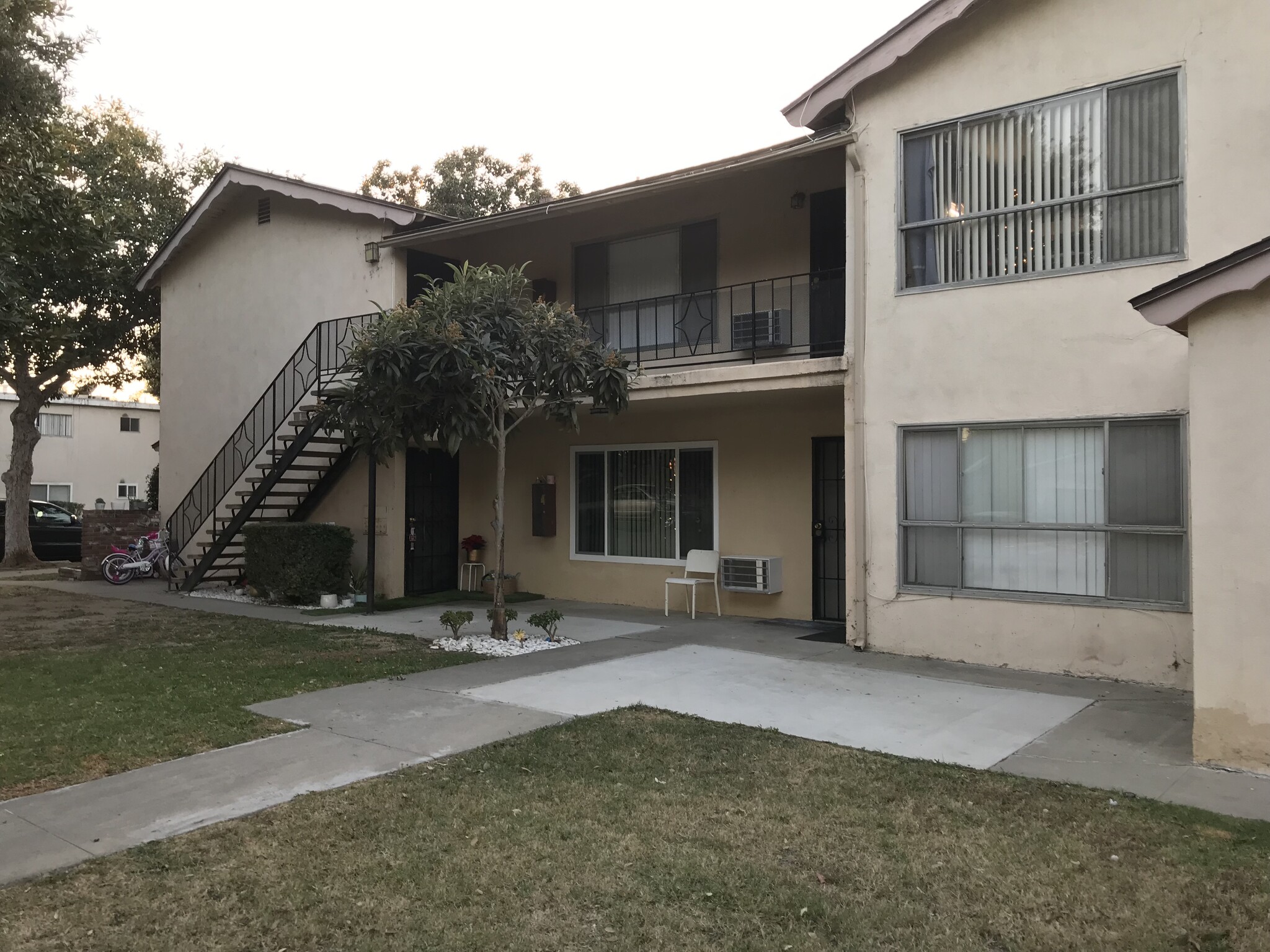 Building Photo - 717 E Santa Fe Ave