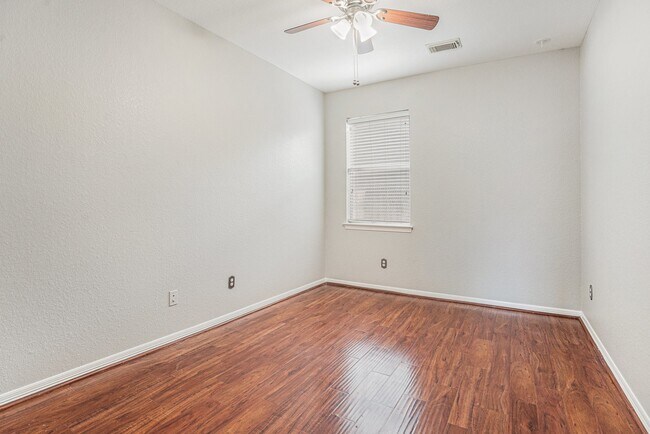 Building Photo - 405 Abbey Ln