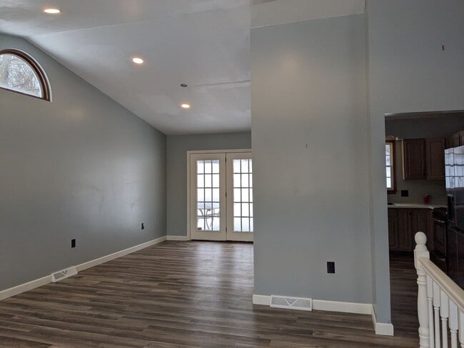 Building Photo - 3 bedroom 2.5 bathroom single family home in Chippewa Township