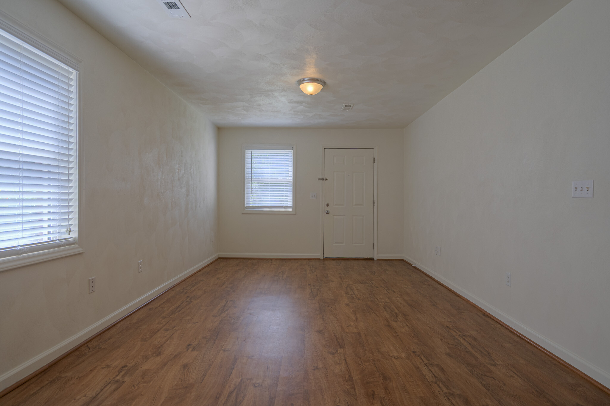 Building Photo - 913 Giles Rd