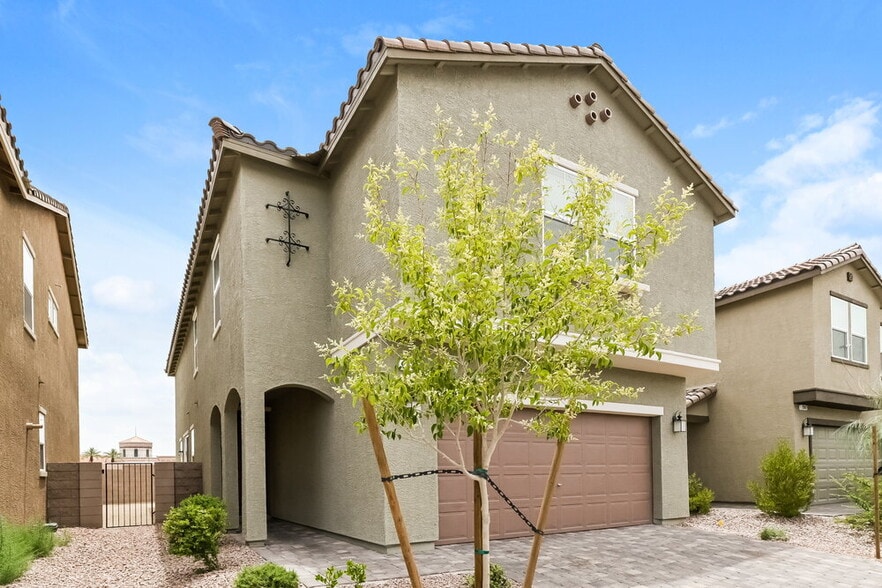 Building Photo - 2938 Saltillo Ln