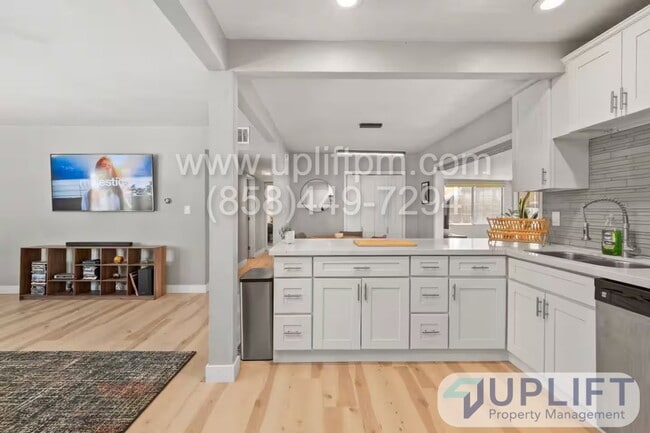Building Photo - 5520 Olvera Ave