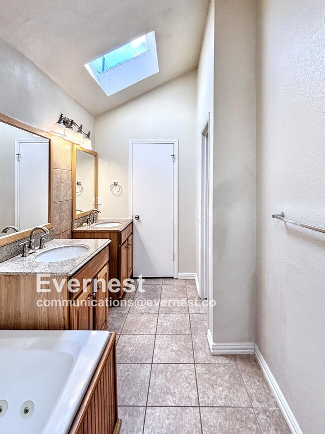 Building Photo - 8731 Summit Pines Dr