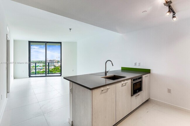 Primary Photo - 501 NE 31st St