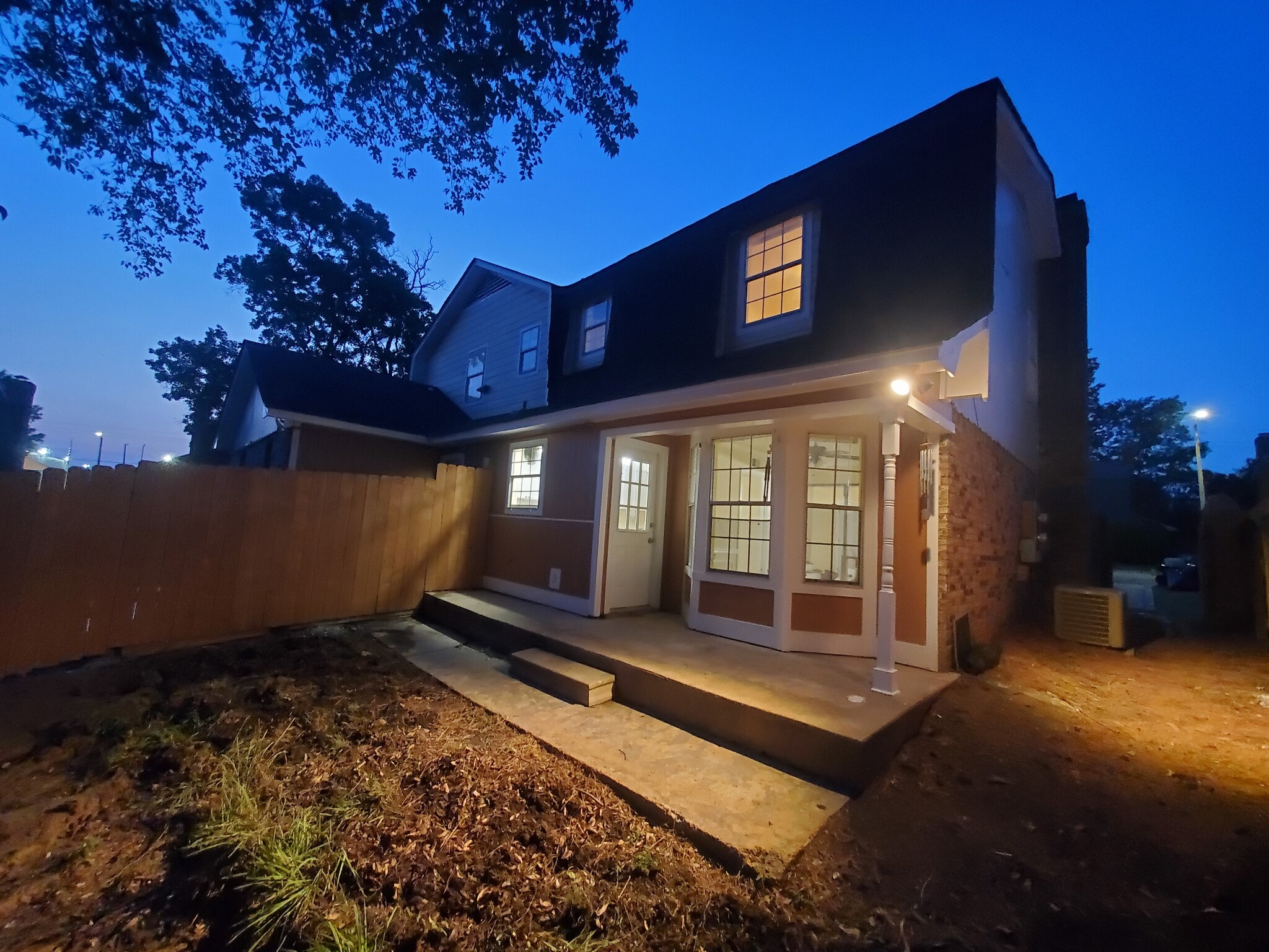 Building Photo - 2601 Jamestown Way