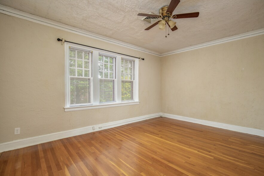 Building Photo - 7234 Amherst Ave