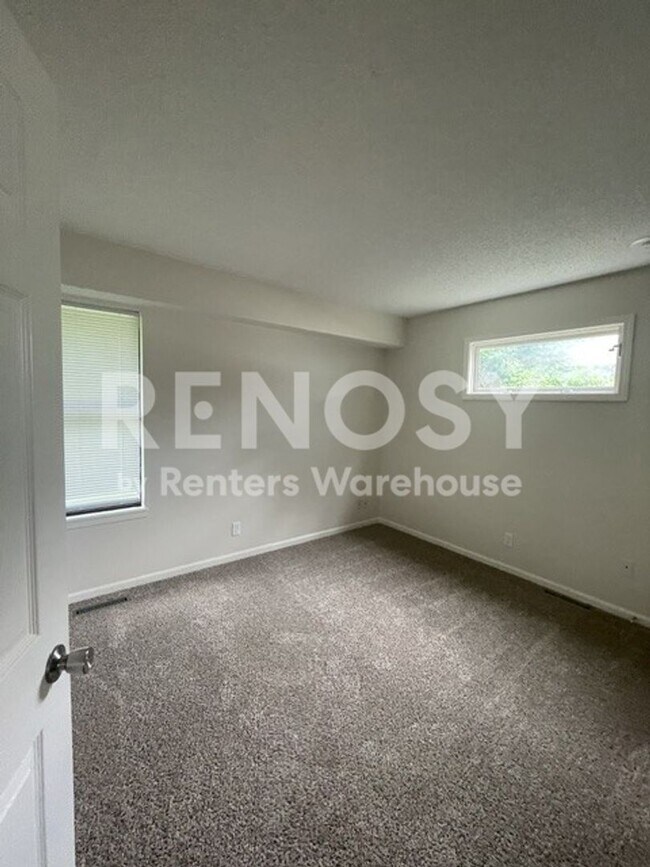 Building Photo - 5015 Belmeade Rd