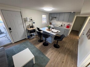 Building Photo - 35 Holiday Park Dr