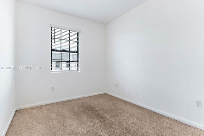 Building Photo - 1170 SW 7th Ct