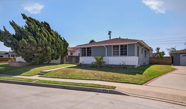 Building Photo - 3 Bed, 2 Bath home in quiet neighborhood