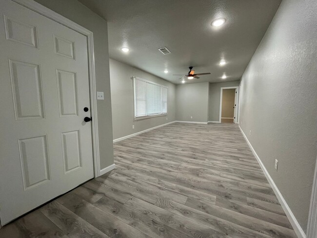 Building Photo - Beautiful 3 Bed 2 Bath Home for Rent in Fo...