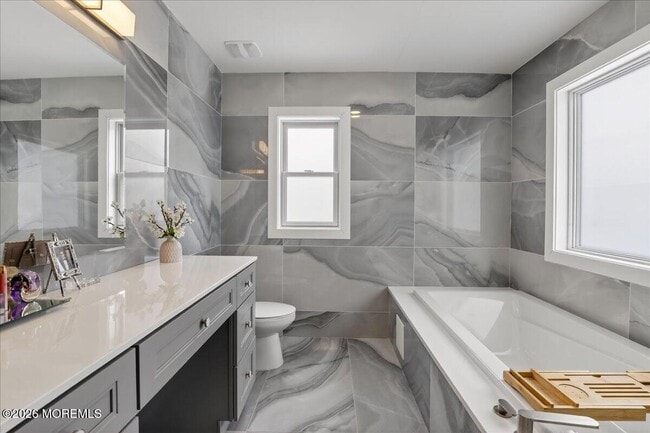 Building Photo - 475 Monmouth Pl