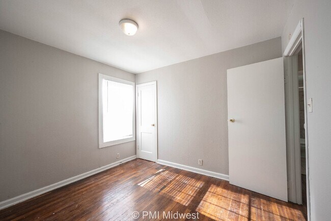 Building Photo - 2825 E 36th St