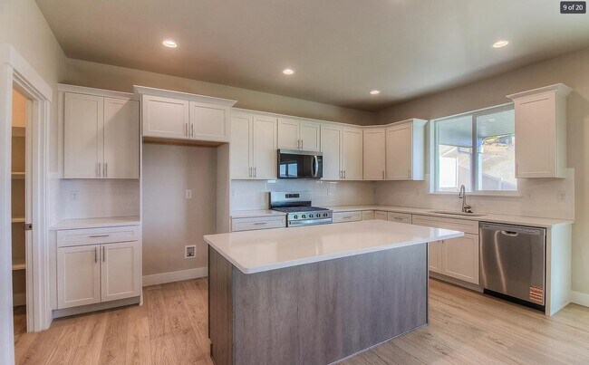 Building Photo - Beautiful, Newly-Built Home with Office