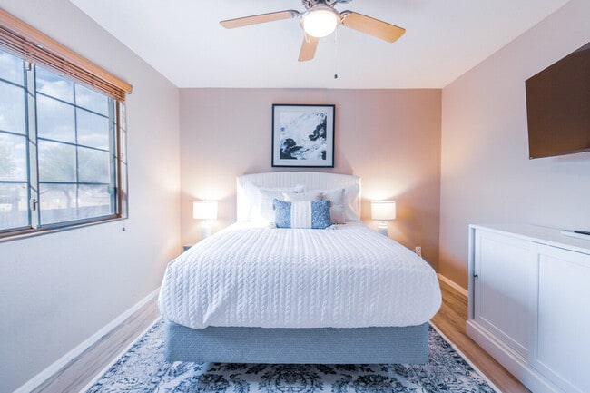 Building Photo - 1550 N Desert Willow St