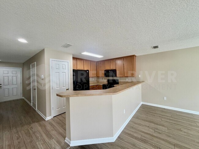 Building Photo - Beautiful 2BR Townhome in Amenity-Rich Fleming Island Community!!