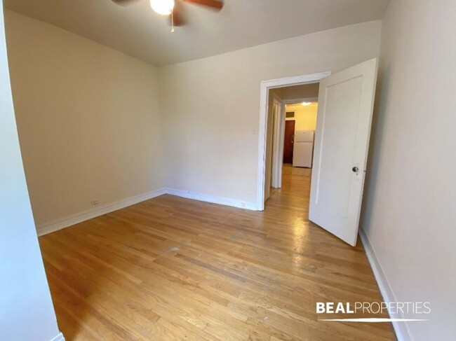 Building Photo - 1 bedroom in CHICAGO IL 60613