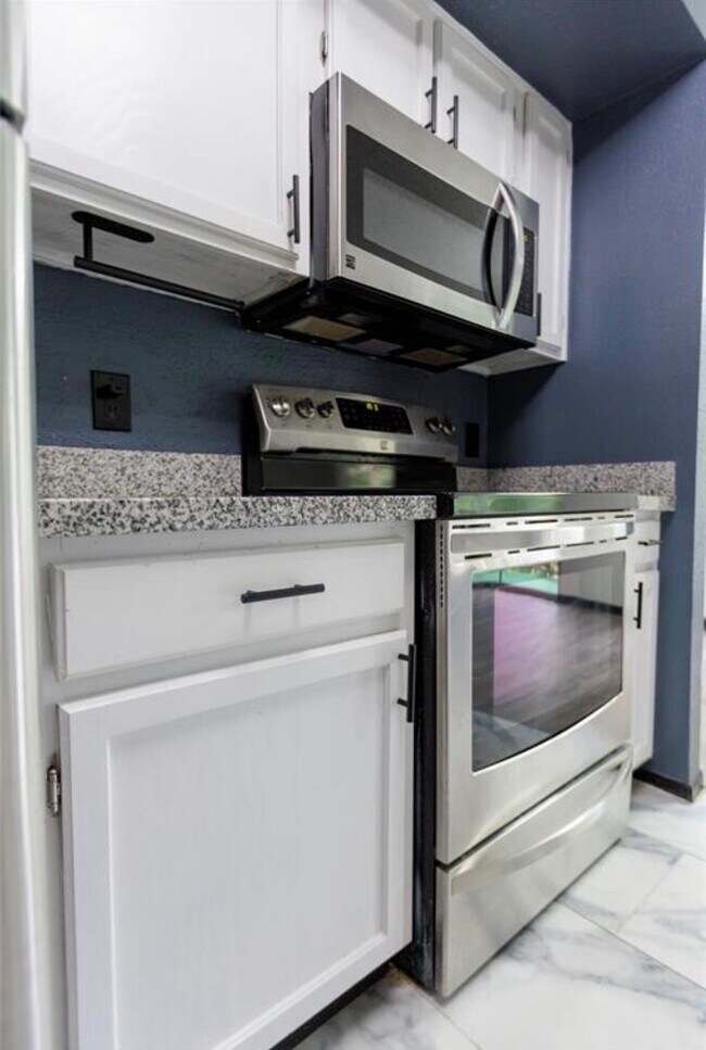 Building Photo - 2120 El Paseo St