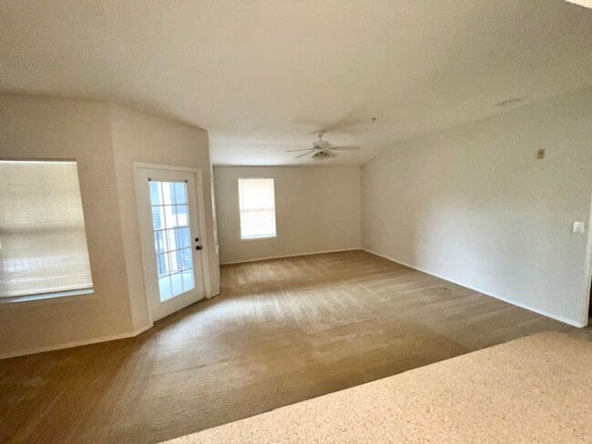 Building Photo - Move in NOW- Spacious 2 bedroom 1 bath condo on 3rd floor in gated community! Water included with...