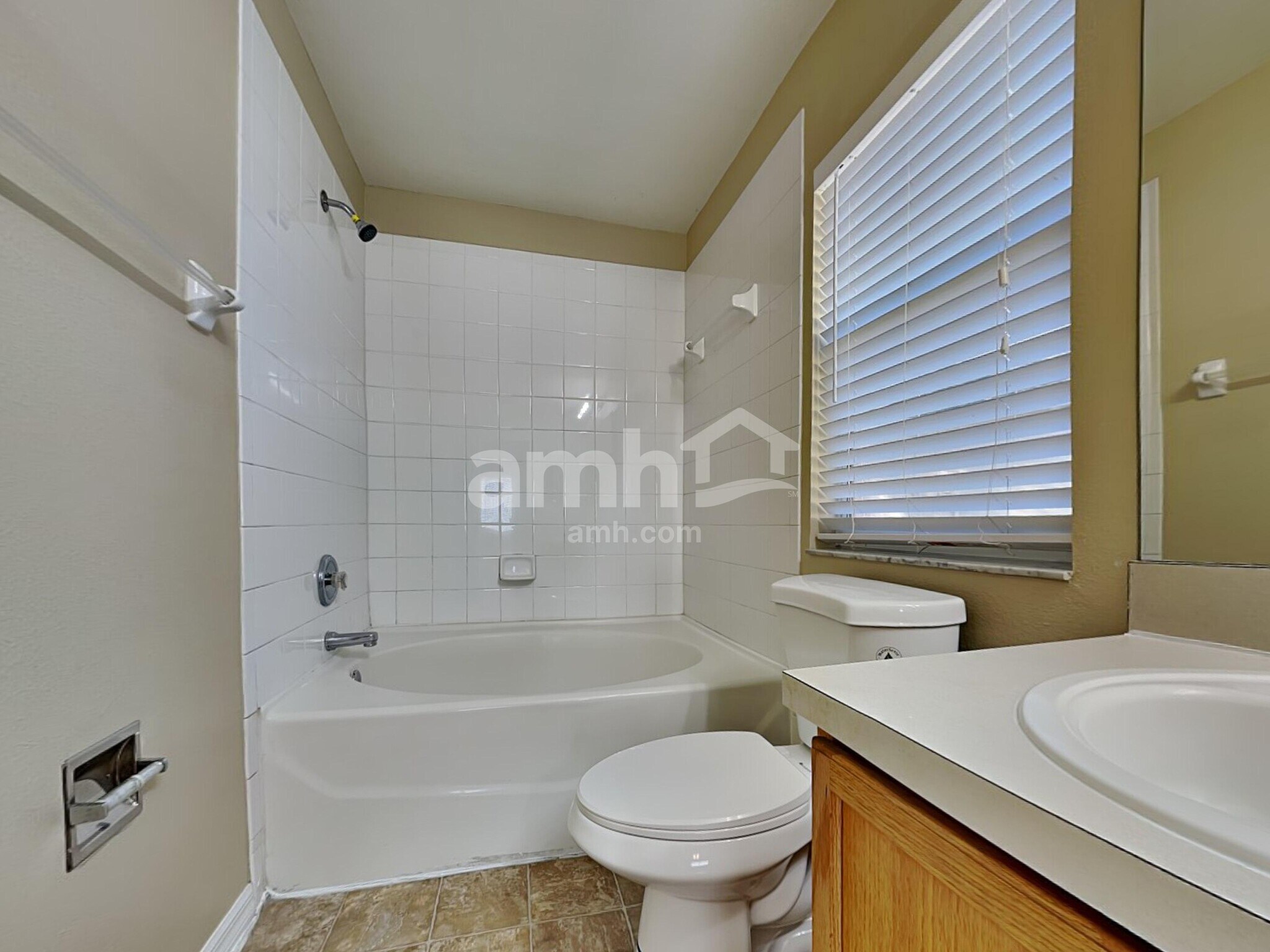 Building Photo - 3144 Summer House Dr