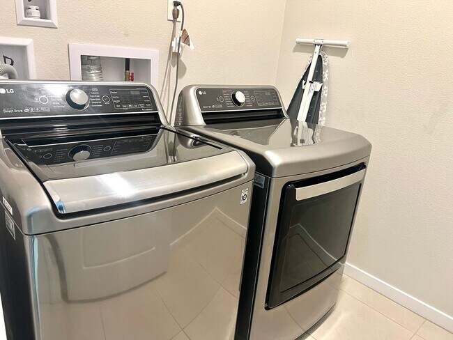 Building Photo - AFFINITY - SUMMERLIN West