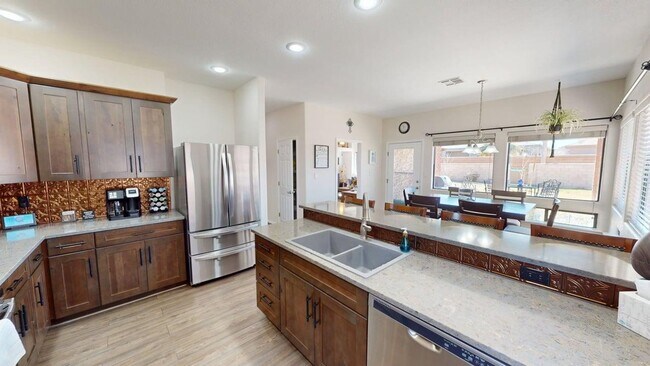 Building Photo - 3-Bedroom/2.5-Bathroom in Alamogordo, NM