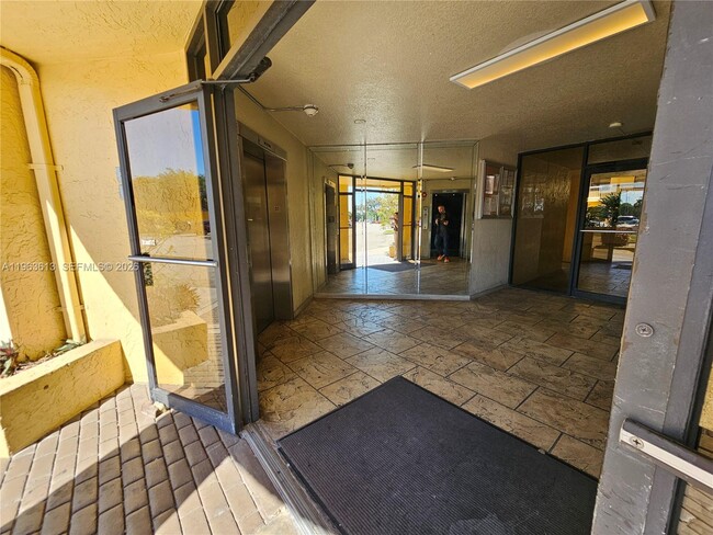 Building Photo - 6575 W Oakland Park Blvd