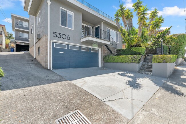 Building Photo - 5306 Bayview Ave