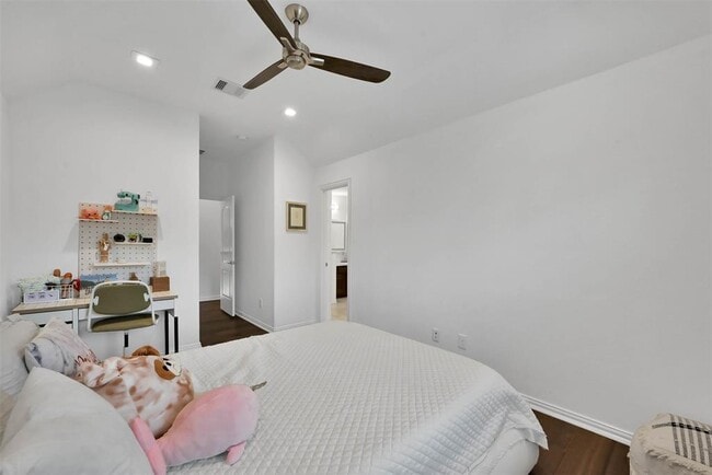 Building Photo - 51 Sandwell Place