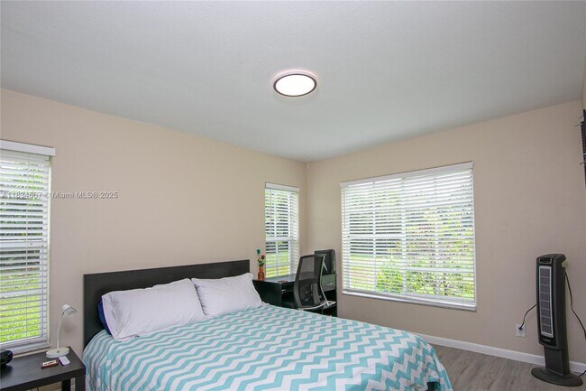 Building Photo - 1049 Laguna Springs Dr