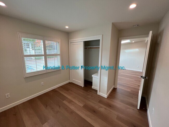 Building Photo - 360-370 10th Avenue