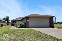Building Photo - 1724 Lanesboro Dr