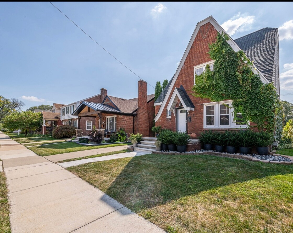 Building Photo - 15777 McLain Ave