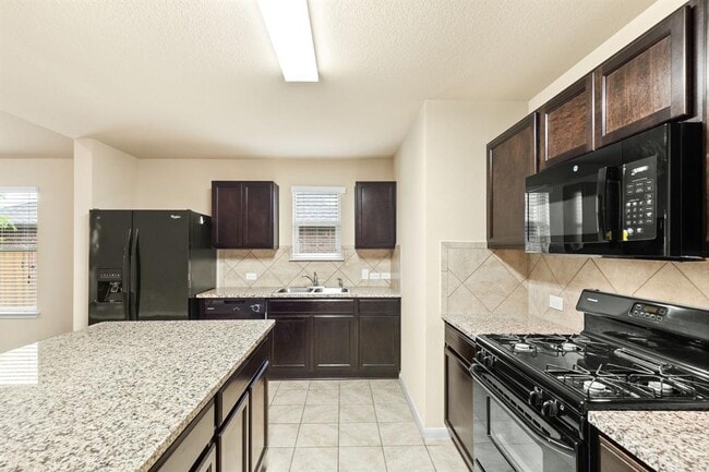 Building Photo - 609 Topaz Ln