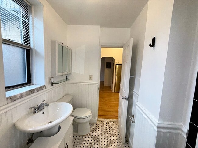 Building Photo - 36 Duncan Ave