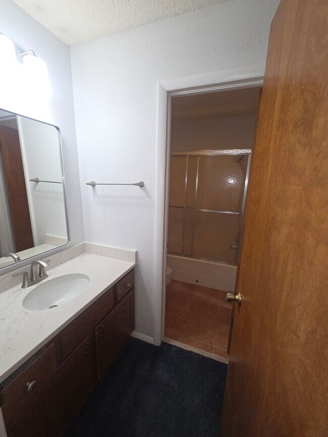 Building Photo - 2588 E Sweetbriar Dr