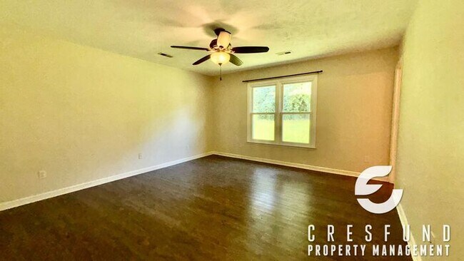 Building Photo - Charming 3 Bedroom, 2 Bath AVAILABLE NOW!