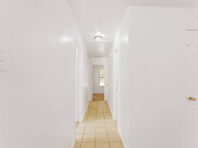 Building Photo - 315 Isbell Rd