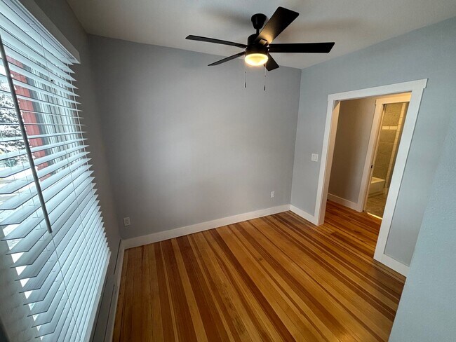 Building Photo - 741 Manitou Ave