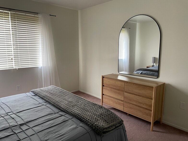 Building Photo - 2275 N Cable Rd