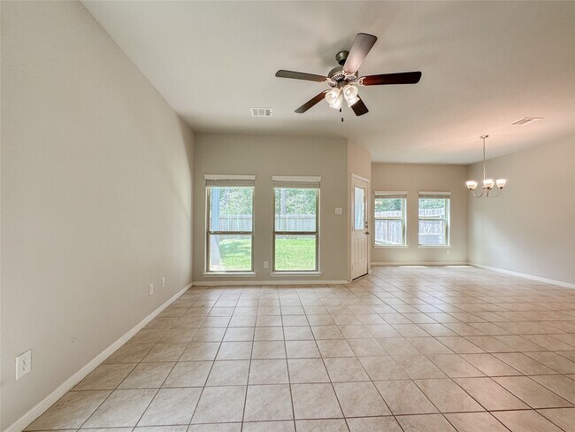 Building Photo - 105 Camelot Pl Ct