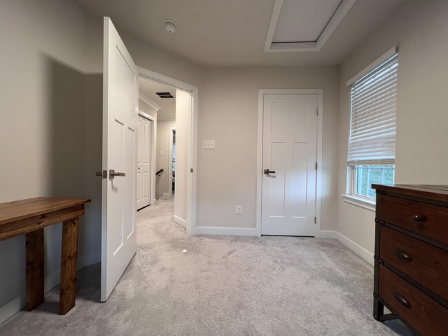 Building Photo - 217 Stonehurst Dr
