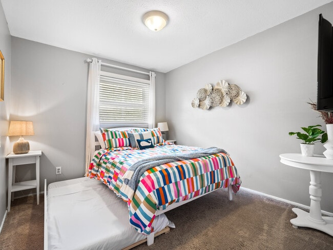 Building Photo - 126 Beachwood Ave