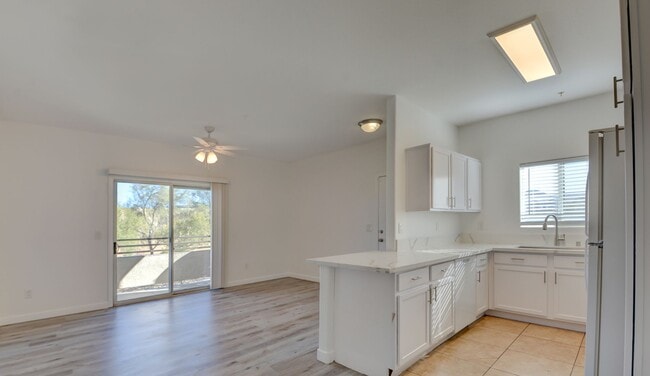 Building Photo - CLEAN, move in ready~GATED and super COMMUNITY!